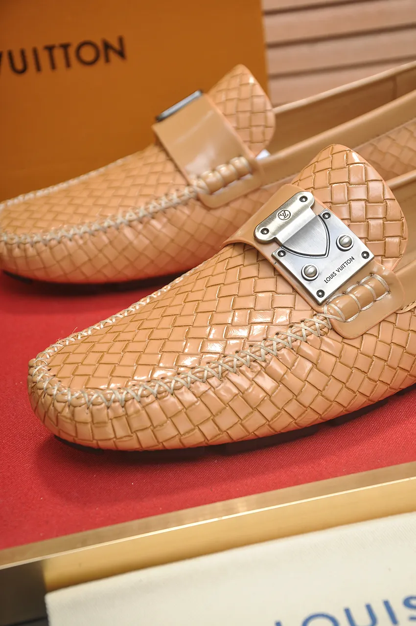 Men's men's shoes💰460💶 [LV Doudou shoes] (water-dyed cowhide lining) new model is on the market, available on the official website. The new Doudou shoes are processed into single-color materials, and the uppers are made of imported woven cowhide material. The body of the shoe is fully hemmed with mark thread, and is lined with imported original cowhide leather. The elegant shoe shape is super suitable for all-matching, and the size is 38-44.